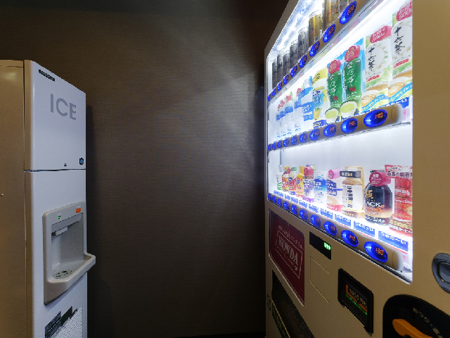 2階　ベンダールーム（自動販売機、製氷機、電子レンジ）